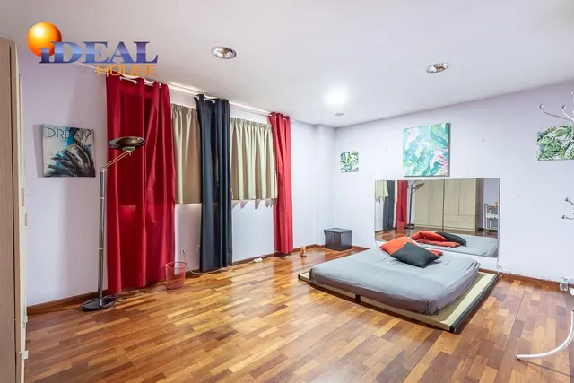 AMPLIA PLANTA BAJA JUNTO ARABIAL CON GARAJE — 12