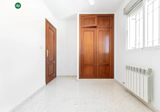 Vive en el corazón de Armilla: 4 dormitorios, patio, terraza y garaje — 15