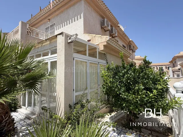¡Fantástico dúplex con solárium, jardín privado y piscina co - foto 2