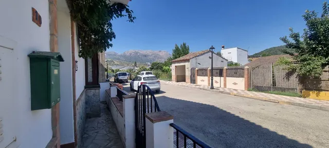Chalet 4 habitaciones 180m² en venta - Cortes de la frontera — 38