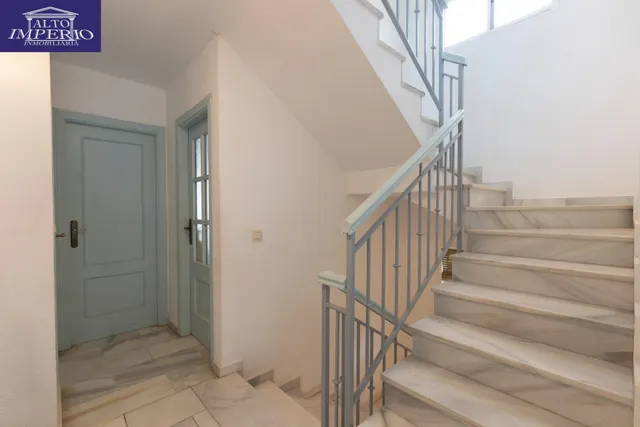 Casa independiente con piscina en La Zubia. — 17