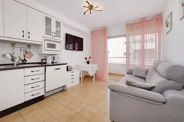 UN ACOGEDOR APARTAMENTO EN EL CENTRO DE TORREVIEJA — 7