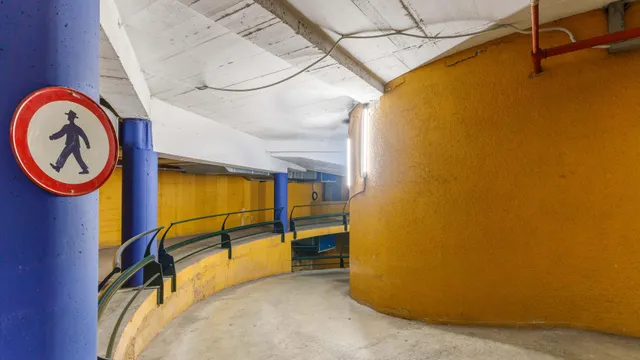 Parking 12m² en alquiler - Zona Franca — 10