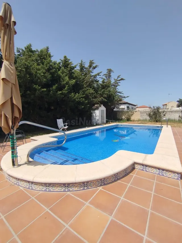 Amplio Chalet en Chiclana de la Frontera con Piscina y Gran Parcela — 3