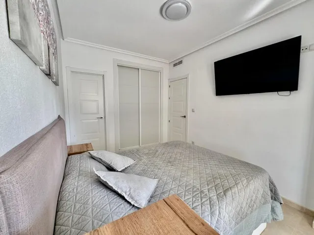 Apartamento reformado de 2 dormitorios con vistas al mar, piscina y parking en la cala de finestrat — 15