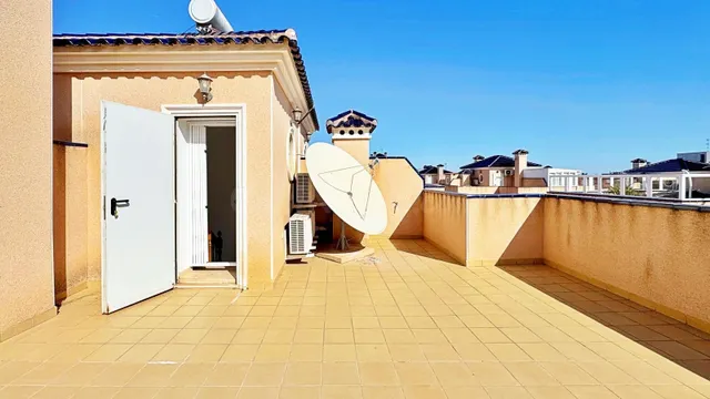 ADOSADO DE 3 DORMITORIO Y 2 BAÑOS EN ORIHUELA COSTA (ZONA LOS DOLSES) — 33