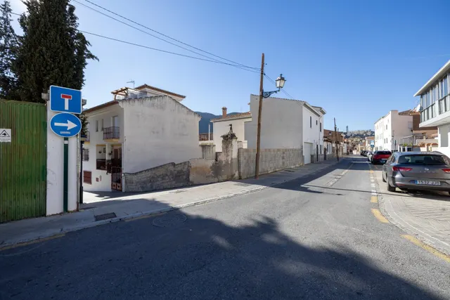 SOLAR EN VENTA EN UNA ZONA INMEJORABLE — 12