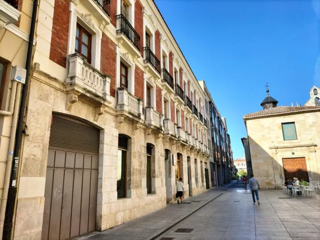 MONCASA VENDE PLAZAS DE GARAJE EN PALENCIA CENTRO - foto 2