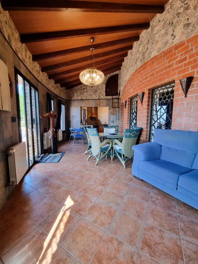 CASAS INDIVIDUALES  CON PARCELAS EN CIMBRIO (BARCENA DEL BIERZO) — 35