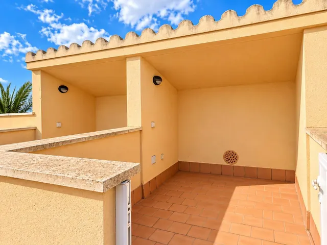 Ático luminoso con piscina comunitaria, parking y terraza privada — 18