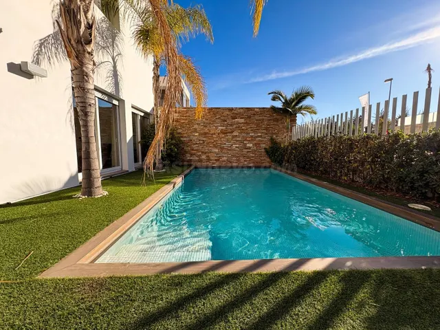 Casa adosada moderna y espaciosa con piscina privada, a unos - foto 3