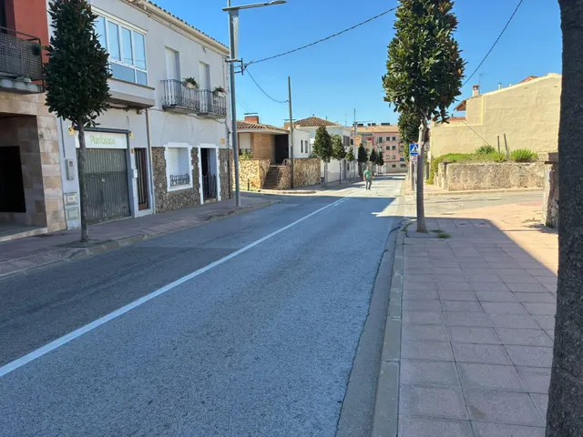 LOCAL COMERCIAL A PIE DE CALLE — 35