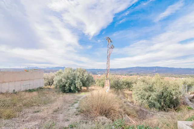 Se vende excelente parcela urbana de 439 m2, está en pendiente, pero  lista para construir, ubicada en una de las zonas residenciales más tranquilas y de mayor crecimiento de Dúrcal. — 5