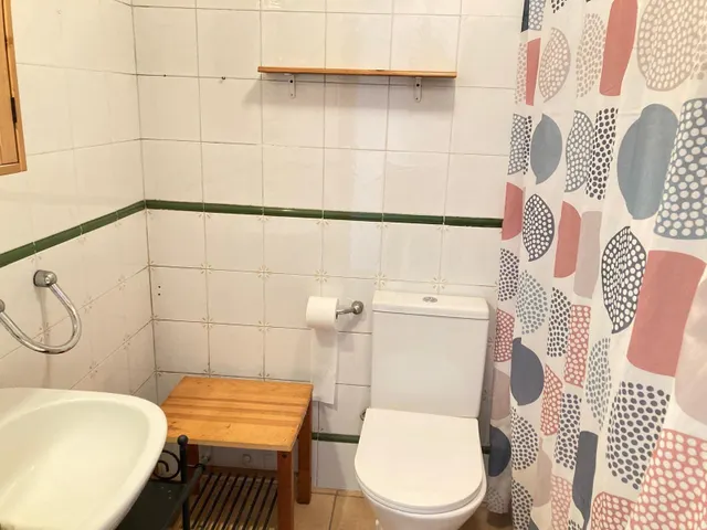 CASA PLANTA BAJA CON 2 VECINOS CON JARDÍN — 31
