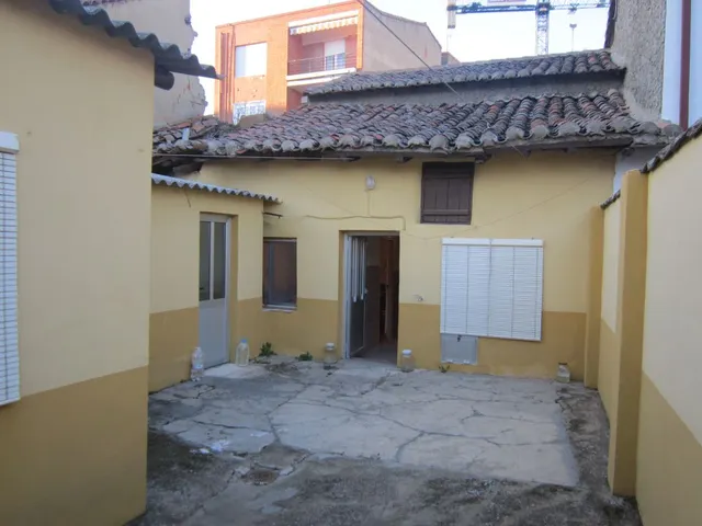 SE VENDE CASA DE VERANO EN EL CENTRO DE VALENCIA DE DON JUAN - foto 3
