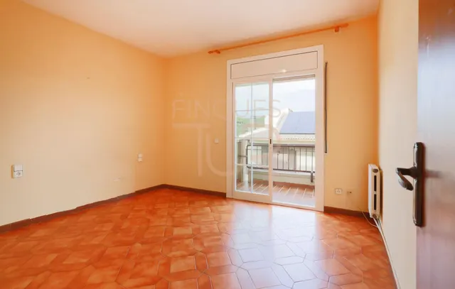 VENTA de AMPLIO en BREDA:  4 DORMITORIOS, MUY LUMINOSO y JUNTO al CENTRO DE BREDA — 19
