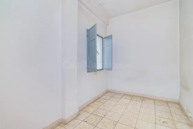 Oportunidad Única: Amplio Piso para Reformar en Camino de Ronda ✨ — 3