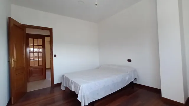 Casa 4 dormitorios en Avenida de Aeropuerto — 19
