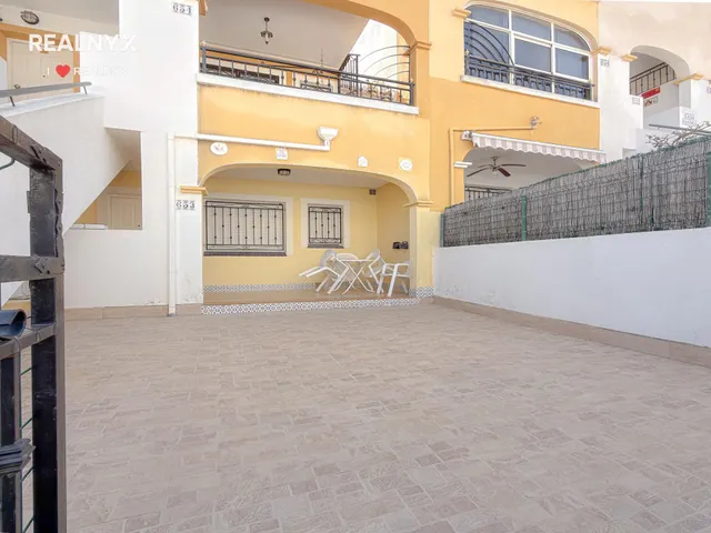 Dream Hills! Encantador Bungalow listo para entrar a vivir en urbanización exclusiva con preciosas zonas verdes y piscina comunitaria — 10