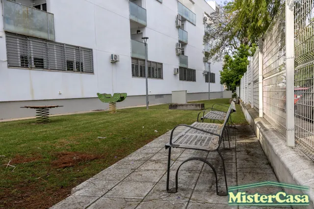 EXCLUSIVA. Zona norte. Ático Dúplex VPO. Terraza-solarium de 52m2. 4 dormitorios, 2 baños. Garaje. — 49