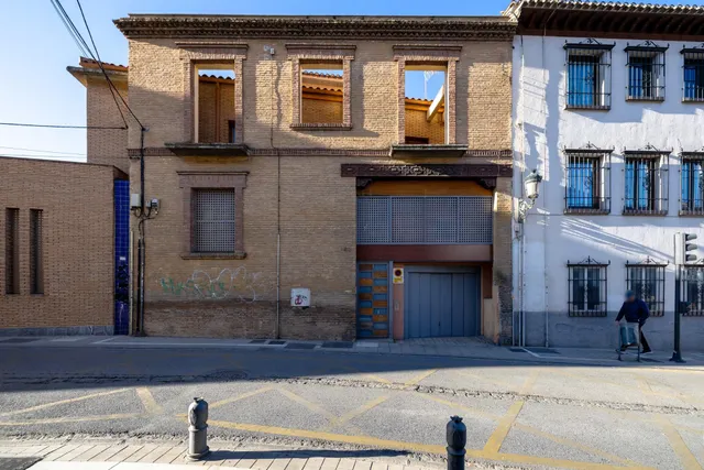 Barrio del Realejo. Sacamos a la venta dos plazas de garaje para coche muy grande. — 3