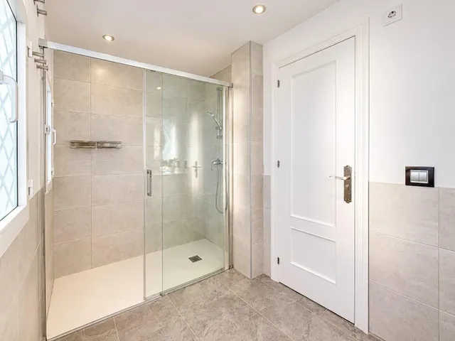 CHALET ADOSADO EN VENTA CL SIRIO-NVA ANDALUCIA 59 — 24