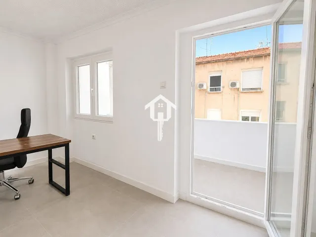 Piso en venta en Alicante, 109m2, 3 habitaciones, 1 baño completo, segunda planta con ascensor en la zona de carolinas bajas. — 24