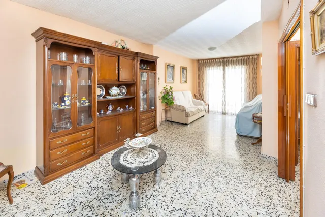 Local + vivienda en Avda. Cadiz — 16