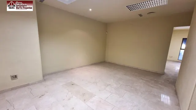 Oficina en alquiler en  el Centro de Benidorm. — 7