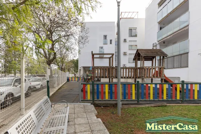 EXCLUSIVA. Zona norte. Ático Dúplex VPO. Terraza-solarium de 52m2. 4 dormitorios, 2 baños. Garaje. — 50