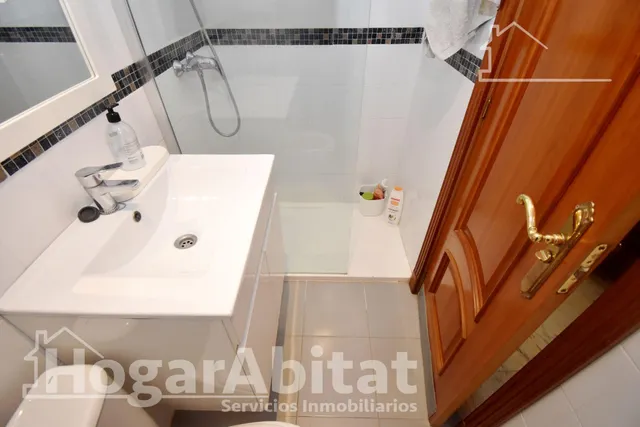 Atractivo chalet amplio con piscina privada, garaje y terraza, todo amueblado y cerca de la playa. — 43