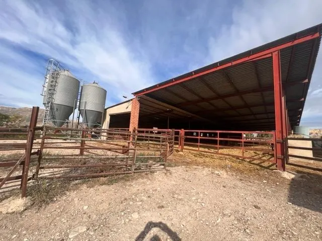 SE VENDE EXPLOATACIÓN GANADERA¡