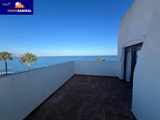 Impresionante Piso en Primera Línea de Playa en La Romanilla, Roquetas de Mar por €310.000 — 12