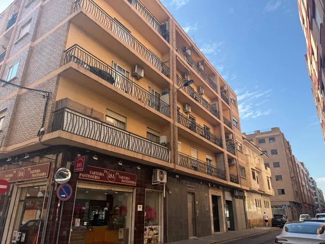 TOTALMENTE REFORMADO  A ESTRENARE, PISO EN BUENA ZONA,   EXTERIOR, MUY LUMINOSO. — 36