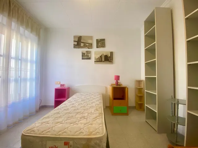 Gran casa de pueblo a dos calles en el centro — 25