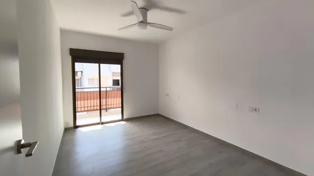 Alquiler: piso reformado a estrenar, 3 hab y 2 baños, cerca de Renfe, Gandia — 10