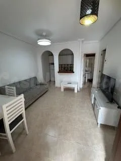 Acogedor Apartamento de 2 habitaciones con Piscina Comunitaria en Alquiler