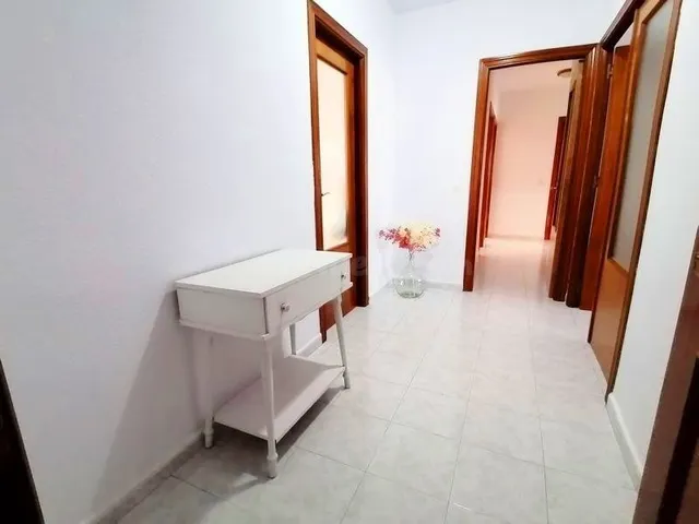 Piso de 4 Dormitorio y 2 Baños - Garaje coche y moto Opciona - foto 5