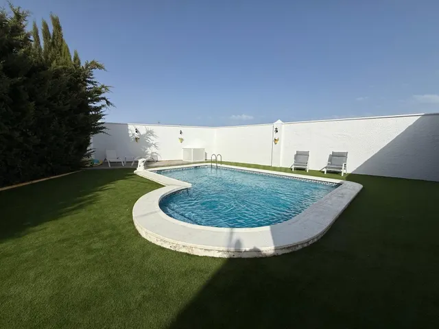 Espectacular chalet independiente con piscina y amplios espa - foto 2