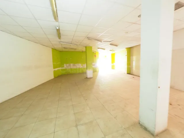 SE VENDE LOCAL COMERCIAL EN MANRESA, ZONA CARRETERA DE VIC - foto 4