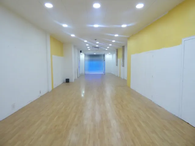 LOCAL COMERCIAL EN ALQUILER EN PLENO CENTRO DE MANRESA — 2