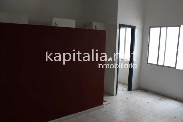 Se alquila  local comercial — 10