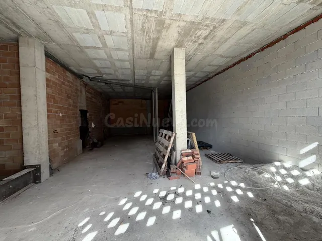 Venta de local comercial en Gojar. — 4