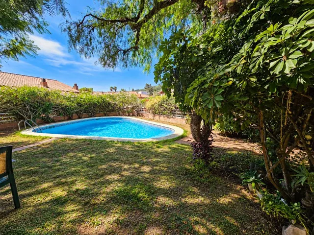 Casa con jardín y piscina en Premià de Dalt — 22