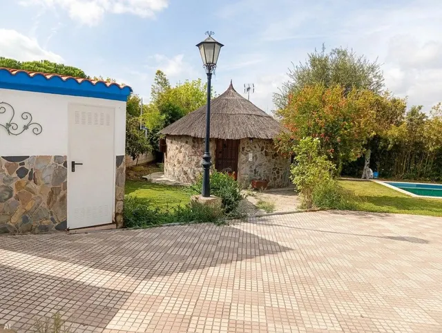 Chalet con piscina, bungalow y 2.500 m2 de parcela en Urbanización La Rocilla — 24