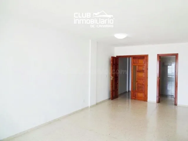Amplio y luminoso piso de 3 habitaciones con balcón y vistas a santa cruz — 4