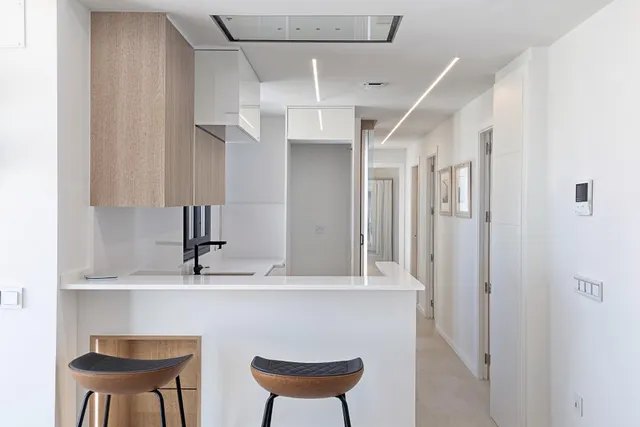 ÁTICO  EXCLUSIVO EN PRIMERA LÍNEA DE PLAYA CON TERRAZA Y VISTAS PANORÁMICAS! PLAZA DE GARAJE Y TRASTERO OPCIONALES! — 6