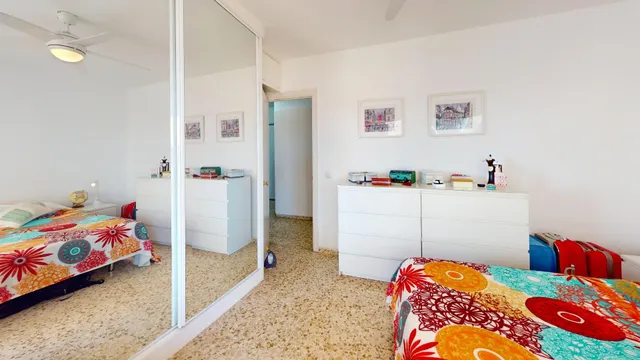 ¡Oportunidad única en el Paseo Marítimo, un dormitorio, terraza, parking, magníficas vistas al mar! — 16