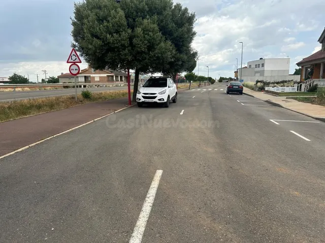 ¡Solar urbano de 390 m² en Santa María del Páramo! Construye - foto 2