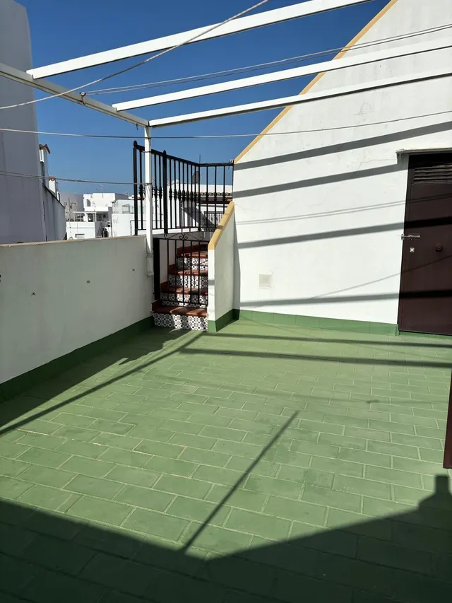 Casa  independiente en perfecto estado con terraza — 48